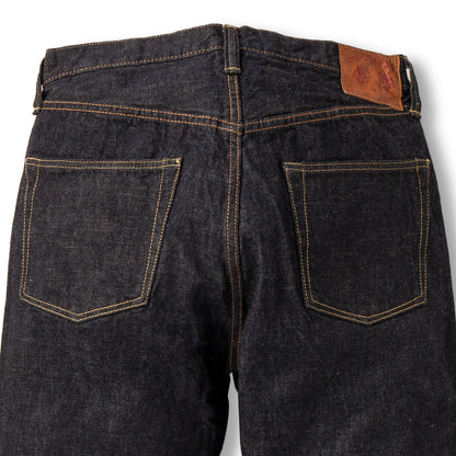 Dettaglio vista posteriore dei jeans Fullcount 1101XXW con taglio dritto classico e tasche rinforzate